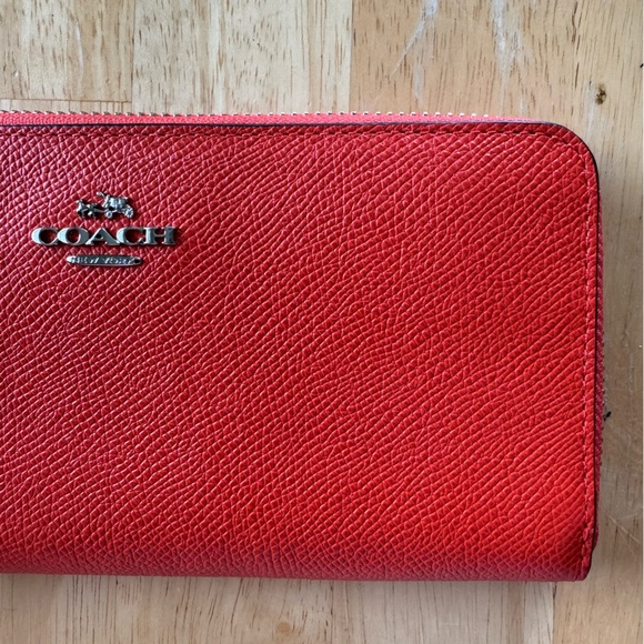 Coach travel wallet -scarlett in color - brand new - Picture 4 of 12